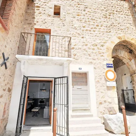 Holiday home Beautiful In Fourques With Kitchen